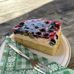 ... und Kuchen verlocken zu einer ausgiebigen Einkehr