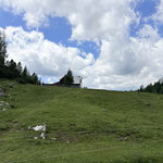 Bei der Liezener Hütte angekommen - hier auf der weitläufigen Lichtung legten wir eine kurze Rast ein, bevor wir uns an den weiteren Aufstieg machten