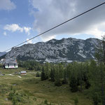Mit der Seilbahn fuhren wir bis zur Bergstation auf der Tauplitzalm
