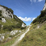 Nun hatten wir jene Stelle erreicht, die wir von unten schon gesehen hatten - der Großteil der Höhenmeter waren für heute zurückgelegt und wir würden nun über das Plateau wandern