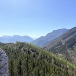Man sieht ins Sengsengebirge und die Haller Mauern; dahinter sind sogar einige Berge des Gesäuses zu sehen