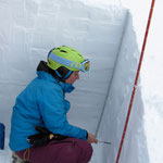 Checking the different layers in the snowpack