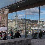 Stuttgart Schlossplatz im Spiegel
