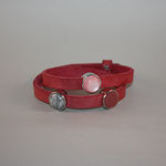 Armband in dunklem pink mit Schiebeperle in matt rosa, grau marmoriert und Ornament rose/rot