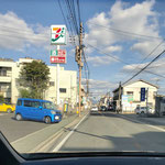 セブンイレブン灰塚店を通過後、約230m
