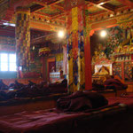 A l'intérieur du monastère