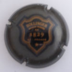 Marque : BOLLINGER N° Lambert : 48 Couleur : Violet foncé Description : Blason contenant l'inscription "BOLLINGER MAISON FONDEE EN 1829 AY - FRANCE" Emplacement : 