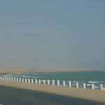 Links die Wüste, rechts das Meer: Die Straße nach Walvis Bay
