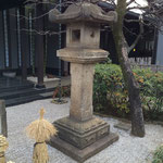 林宗院の庭園にある灯篭。江戸時代初期の作品。