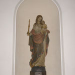 Endzustand - Detail Nischenbemalung mit restaurierter Figur "Maria mit Kind"