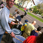 Freudiger Felix :-) Rainbowdrums beim Stadtmarthon 2014 in Leipzig