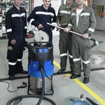 Bedienung des Nasssaugers.