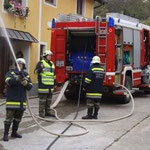 Löschangriff mit dem TLF von der Hofseite.