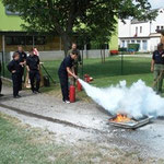 Handhabung und Wirkung eines Feuerlöschers.