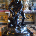 une sculpture du salon d'Hercule