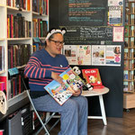 women reading book 
