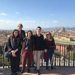 Group picture on the Piazzale Michelangelo. From left to right: Florine (www.instagram.com/rendezvousaflorence), Eva, Marie, Quentin and Léa.