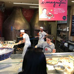 Pizzabakkers in de Mercato Centrale.