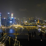und bei Nacht auf dem Marina Bay Sands