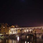 フィレンツェ : 月とヴェッキオ橋