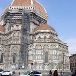 フィレンツェ : 大聖堂の後ろ側、クーポラ(ドーム)の上には登ることができます
