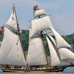 Die Pride of Baltimore II ist ein Nachbau eines Baltimore-Klippers aus der Kriegszeit von 1812 und fungiert als offizielles Botschaftsschiff des US-Bundesstaates Maryland