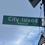 Hier liegen wir an der Boje / We are on a buoy at City Island