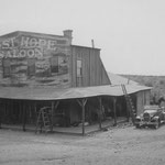 the set of 'Lady In A Jam'