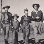 on set with Ralph Bellamy, Jane Garland and Patric Knowles