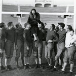 01.01.1931 at the Rose Bowl with members of the Washington State College football team