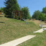 Minigolf, jeu de boules et la cabane.