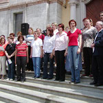 Chorleiter/innen singen für die Schuljugend im Jahr 2004