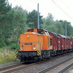 WFL Lok 12 (beschriftet als 111 038-6) mit Fotogüterzug – Borne km 72,8 am 30.08.2009
