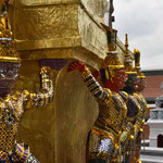 Yaksha "tilt"de zuidelijke gouden Phra