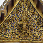 Wat Phra Kaew afbeelding boven de ingang van de Ubosot