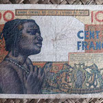 Costa de Marfil 100 francos BCEAO 1961 (128x84mm) pk.101Aa reverso