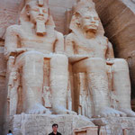 Abusimbel  entrada Templo Ramses II lateral derecho