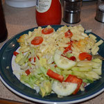 macaroni and cheese with salad