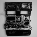 "Polaroid" Troquelado en trupan esmalte plateado y tinta oleográfica 38cm X 27cm