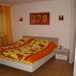 Panorama-Schlafzimmer - Blick aufs Doppelbett 1,80m x 2m