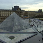 Aus dem Louvre auf den Vorplatz