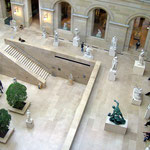 Im Inneren des Louvre 1