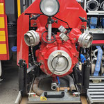 Die Tragkraftspritze ist im Heck des Fahrzeugs verlastet und per Storzkupplung mit dem © Freiwillige Feuerwehr Cuxhaven-Duhnen-Stickenbüttel