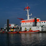 Die Rettungsboote am Anleger der Herman Helms / © Freiwillige Feuerwehr Cuxhaven-Duhnen