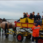 Auch die Jugend ist noch traditionell unterwegs - mit Sitz-Spezialumbau... / © Freiwillige Feuerwehr Cuxhaven-Duhnen