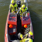 Die "Franz Mützelfeldt" von einer Rettungsbake aus © Freiwillige Feuerwehr Cuxhaven-Duhnen