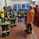 Vorbereiten und Anlegen der Geräte © Freiwillige Feuerwehr Cuxhaven-Duhnen