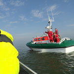 ... und an die Biene übergeben / © Freiwillige Feuerwehr Cuxhaven-Duhnen