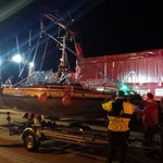 Das Boot wird wieder auf den Trailer verladen / © Freiwillige Feuerwehr Cuxhaven-Duhnen