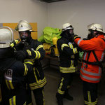 Gegenseitiges Anschließen der Lungenautomaten © Freiwillige Feuerwehr Cuxhaven-Duhnen
